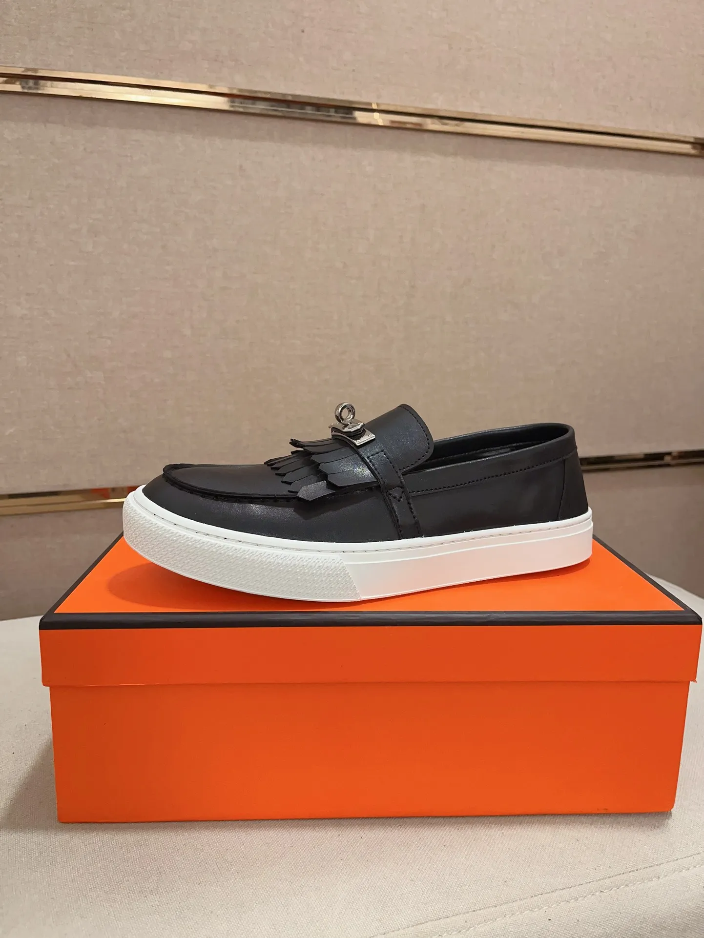 Men's clothing and shoes💰: 420💰《HERMES》【Classic Original Version】Hermès; Top 🔝 Purchasing Agency 🔍🔍Men's latest 🇺🇸 counter sales simultaneously, original ▲▲cowhide imported from Italy ▲▲Exquisite workmanship (Italian 🇮🇹Imported water-dyed 🐂cowhide lining) sole: original sole provided by the original factory, ⚠️exclusive double-layer activity·TPR·rubber·combined molded outsole; Code number: 38-44 (45/46 can be customized, non-refundable)